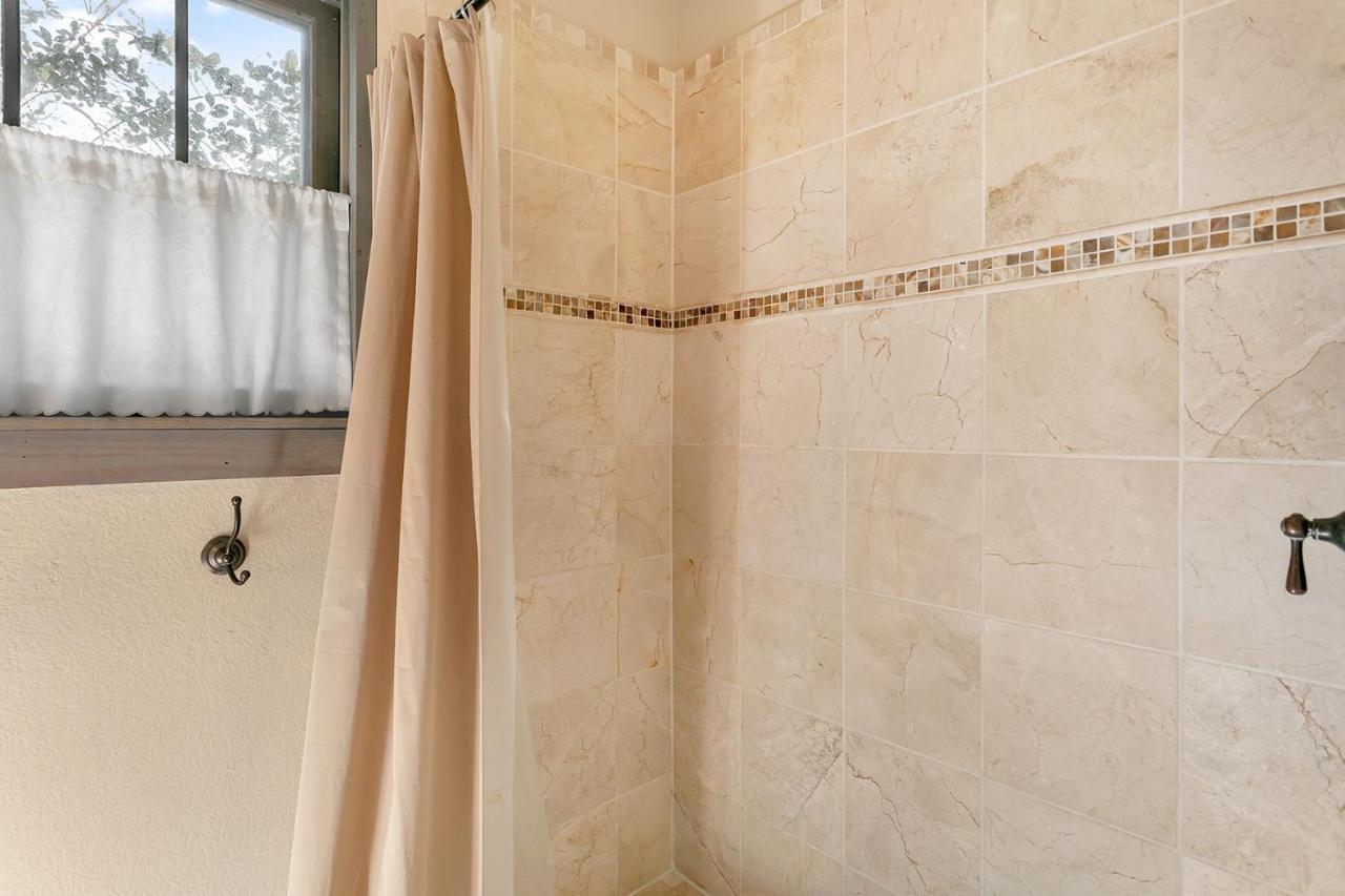 הוילה פרדריקסברג Adams Travis - 1B1Ba, Pet Friendly With Fee, Walk To Main מראה חיצוני תמונה
